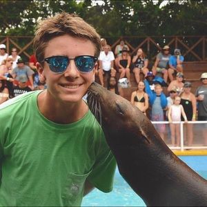 Meet your Posher, Reed